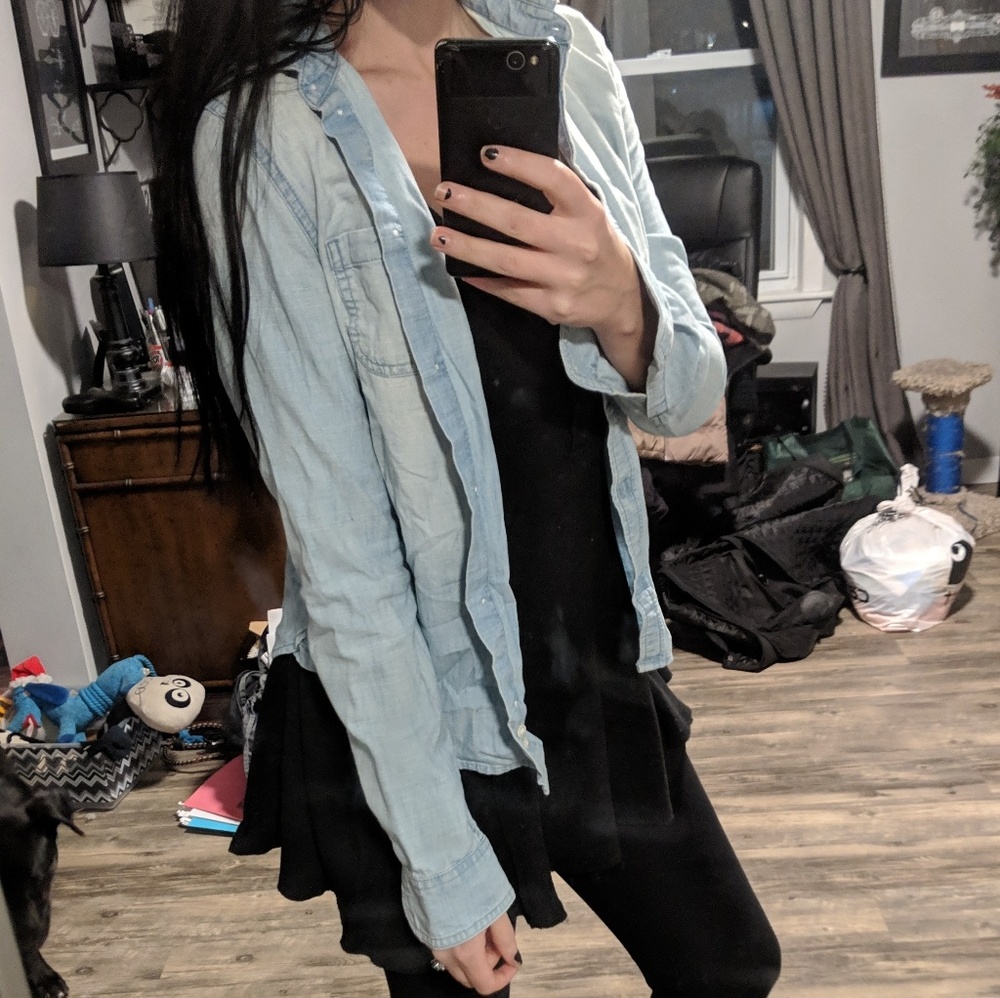 American Eagle Button down jean shirt